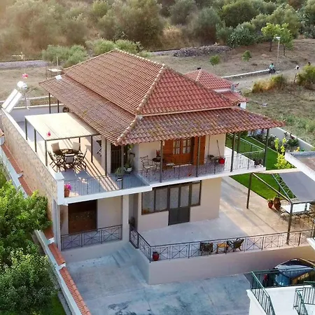 Garden Retreat Near Ancient Messene *
